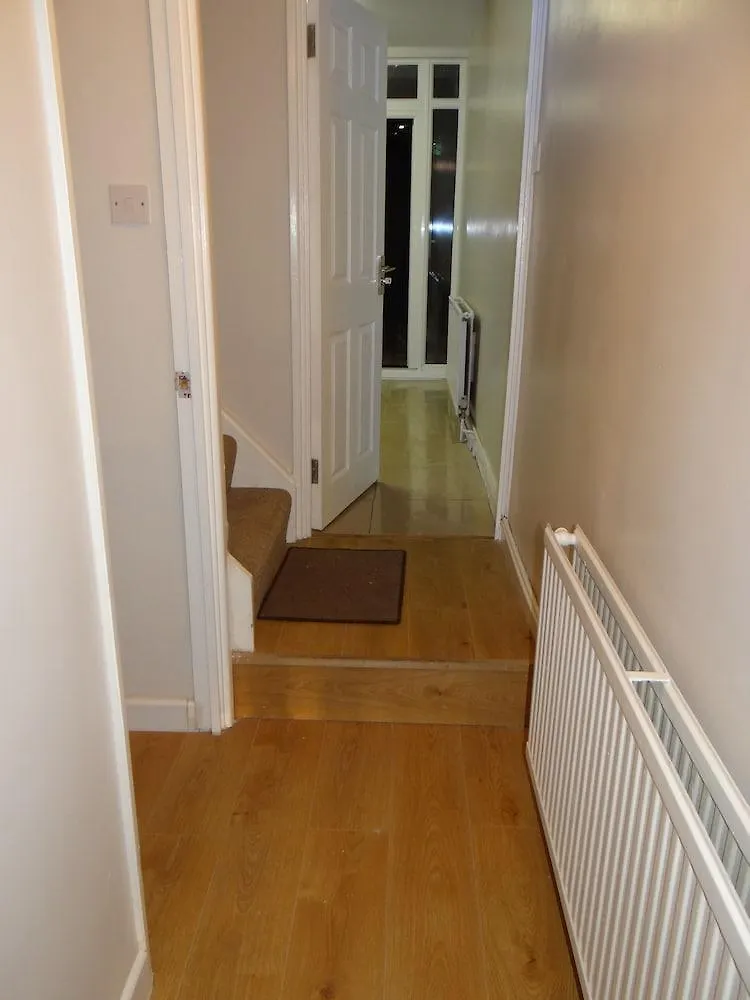 51 Vallance House London